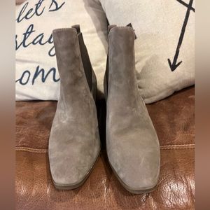 Beautiful brown suede fall boots time to get them